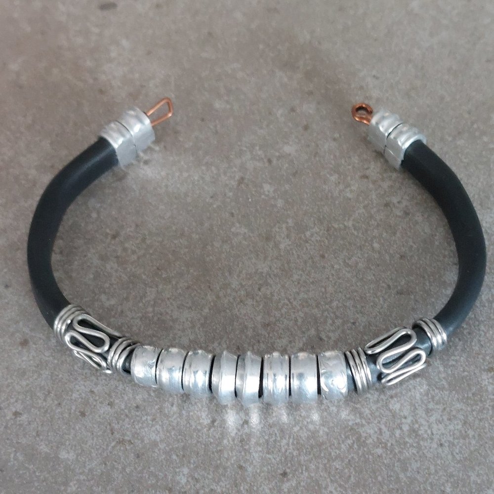 FASHION JEWELRY Women's Leather w/Silver Accents Bracelet & Silver-Tone Earrings